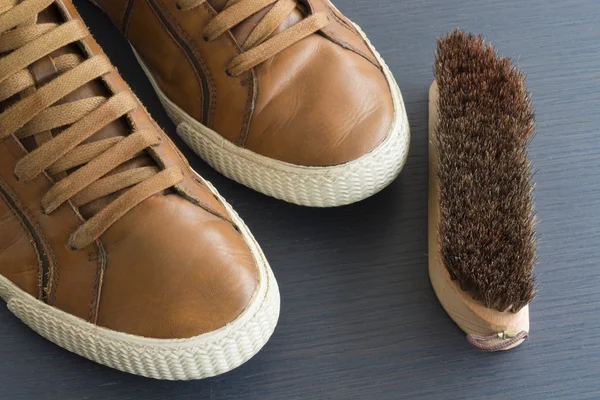 Brown shoe cleaning — Stock Photo, Image
