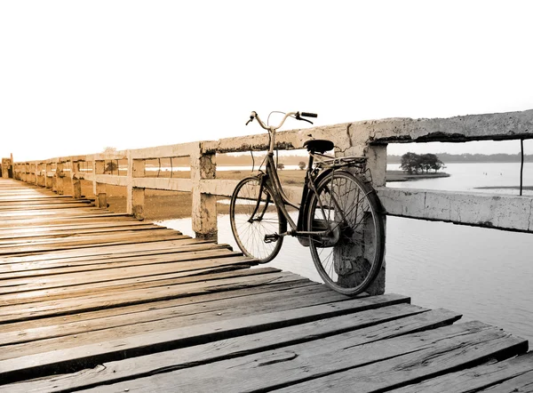 Bicycle on wooden bridge — Stock Photo, Image