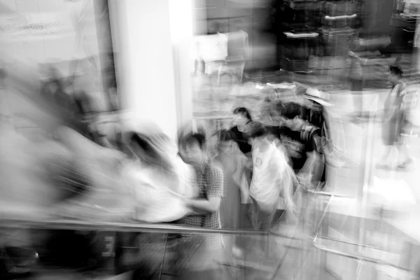 Motion blur people on escalator — Stock Photo, Image