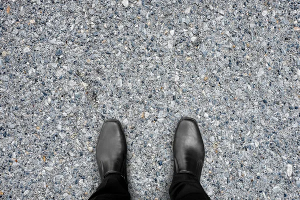 Μαύρα παπούτσια που στέκεται στο πάτωμα — Φωτογραφία Αρχείου