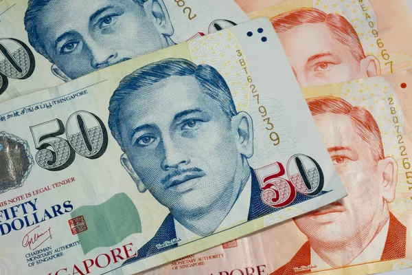 50 ve 10 Singapur Doları faturaları doku