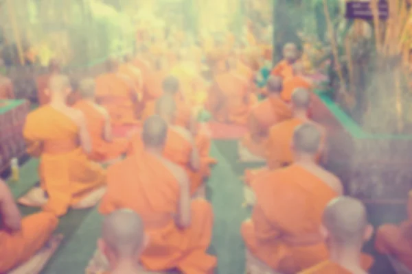 Abstrahuj rozostření buddhismus mnich se modlí — Stock fotografie