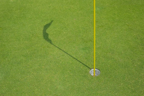 Golf green with hole and flag — Stock Photo, Image