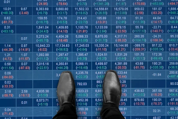 Black shoes standing stock market table — Stock Photo, Image
