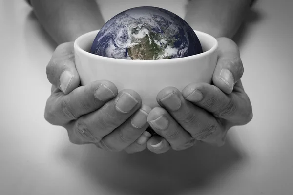 Saving earth and people care — Stock Photo, Image