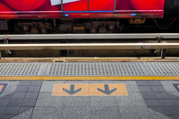 Electric train platform, Bangkok, Thailand — Stock Photo, Image