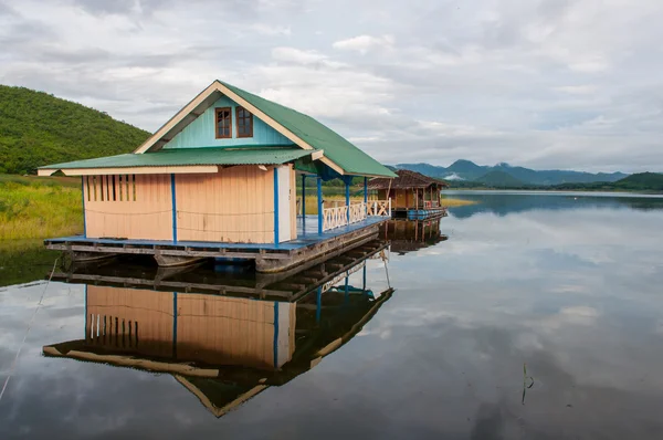 Palomar de madera — Foto de stock © Givaga #30388411