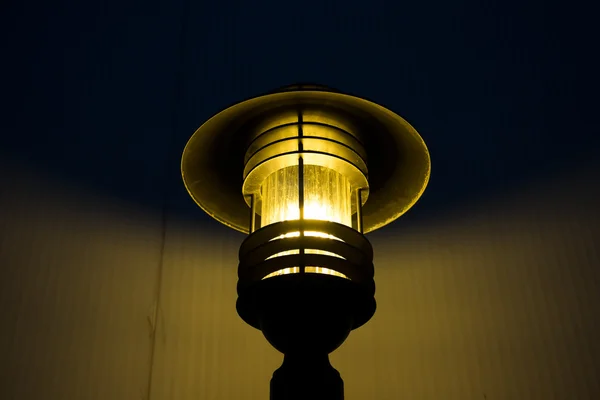 A sötétben világító lámpa — Stock Fotó