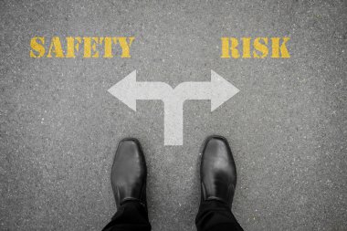 Karar çapraz yola - Emanet veya risk vermek