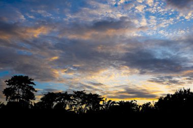 Güzel gökyüzü yaz akşamları