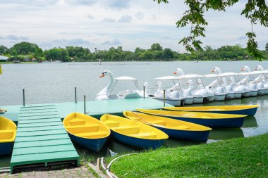 Satır tekne ve Kuğu tekne limana