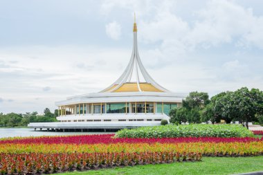 Parkta güzel pavilion