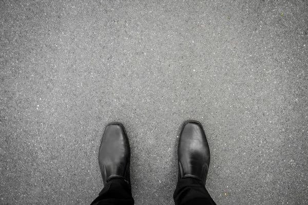 Czarne buty stojące na podłodze — Zdjęcie stockowe
