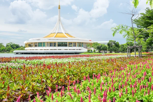 Parkta güzel pavilion