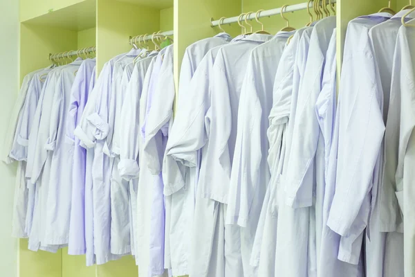 Toga kast in de kleedkamer — Stockfoto