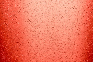 su damlası kırmızı metal yüzeyi
