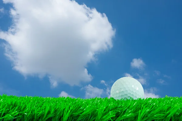 Golf ball on grass — Stock Photo, Image