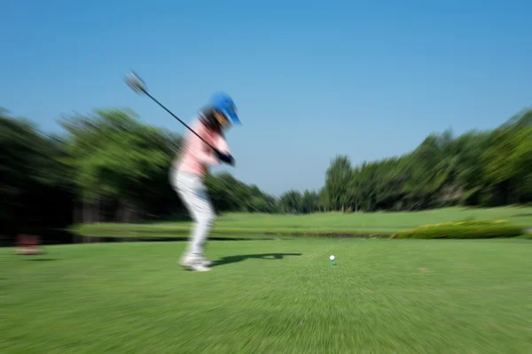 Bemozdítás golfozó lengő vezető klub — Stock Fotó