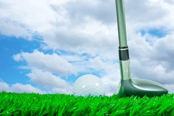 Golfball und Fairwayholz — Stockfoto
