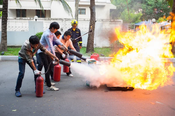 Pratique de lutte contre l'incendie — Photo