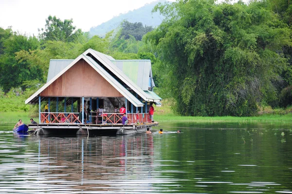 Family holiday on houseboat in Thailand — Stock Photo, Image