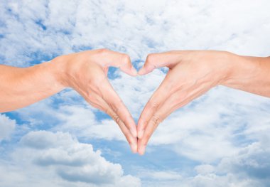 İzole kalp şekli eller