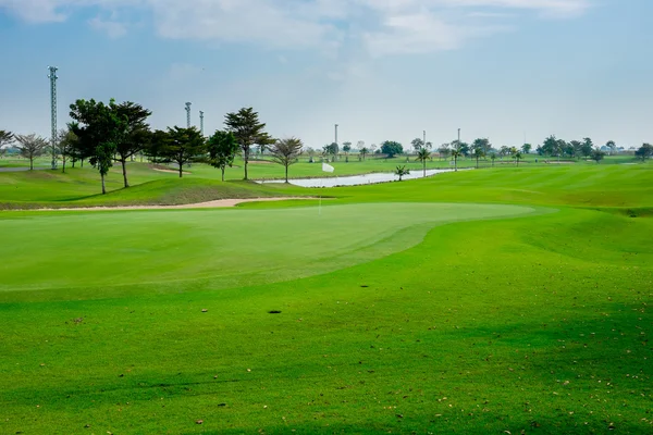 Beautiful golf course in thailand — Stock Photo, Image