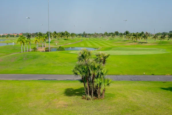 Beautiful golf course in thailand — Stock Photo, Image