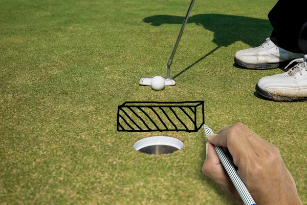 Hand skriva väggen mellan golfboll och hål — Stockfoto
