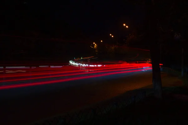 ライトアップされた夜の信号 — ストック写真