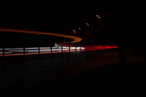 ライトアップされた夜の信号 — ストック写真