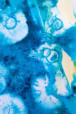 Kağıt kaplama arkaplan dokusunda mavi soyut suluboya