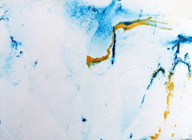 Sarı ve mavi soyut renkli yağlı mürekkep kağıdın arka plan dokusuna yakın çekim