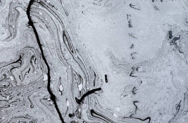 Yağ mürekkebi, boya, soyut. Yakın çekim siyah soyut el çizimi arka plan. Yüksek desenli yağlı boya.