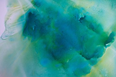 mavi ve yeşil boya soyut sanat arkaplan dokusu kağıt üzerinde sulu boya Modern Akışkan Sanat Alkol Mürekkebi Karma yaratıcı poster, kart, davetiye, duvar kağıdı tasarımı.