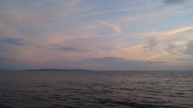 Nehrin üzerindeki bulutlar