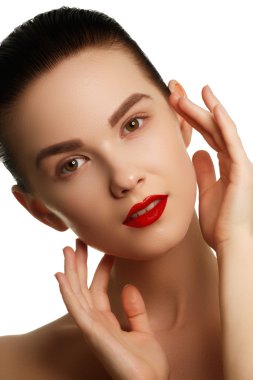 Seksi dudaklar. Güzellik kırmızı dudaklar makyaj ayrıntı. Güzel makyaj portre. Güzel moda modeli kız yüz. Mükemmel cilt. Makyaj