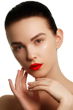 Güzellik Portresi. Güzel kadın. Mükemmel taze cilt. Beyaz arka plan üzerinde izole. Saf güzellik modeli. Gençlik ve cilt bakım kavramı