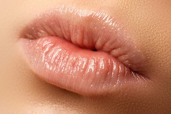 Beautiful full natural lips.  Natural lipstick. Gloss lips. Make-up & Cosmetics — Stock Photo, Image