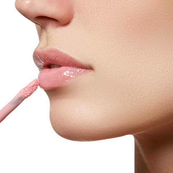 Güzel pembe dudaklar. Ruj izi. Profesyonel makyaj.