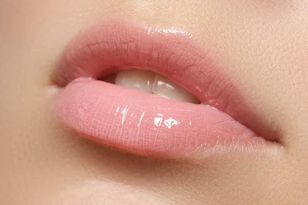 Beautiful full pink lips. Lipstick. Professional make-up — Stock Photo, Image