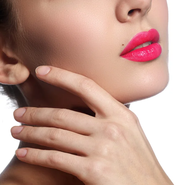 Sweet kiss. Sexy pink wet lip makeup. Close-up of beautiful full lips. Close-up of woman's lips with bright fashion pink glossy makeup. Macro magenta lipgloss make-up — Stock fotografie