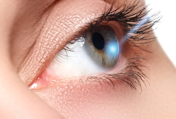 Laser vision correction. Woman's eye. Human eye. Woman eye with laser correction. Eyesight concept — Stock Photo, Image