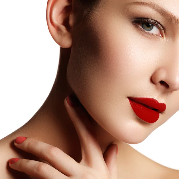 Sexy lips. Beauty red lips makeup detail. Beautiful make-up closeup. Beautiful fashion model girl face. Perfect skin. Make up. Red manicure — Stock Fotó