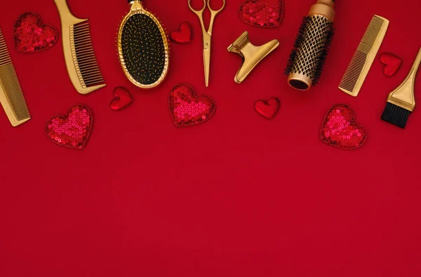 Plantilla de San Valentín con herramientas de peluquería y corazones. — Foto de Stock