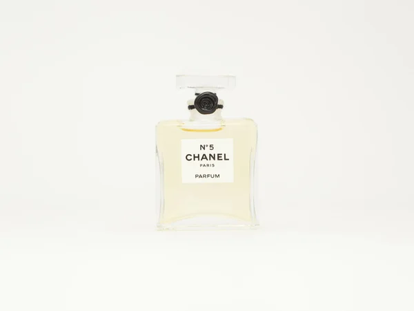 #Frasco de perfume Chanel 5. París. Francia —  Fotos de Stock