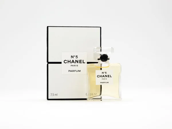 #Frasco de perfume Chanel 5. París. Francia —  Fotos de Stock