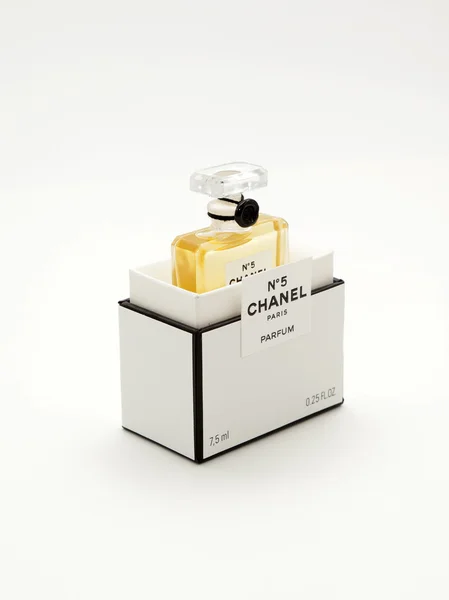 #5 シャネル 香水瓶。パリ。フランス — ストック写真