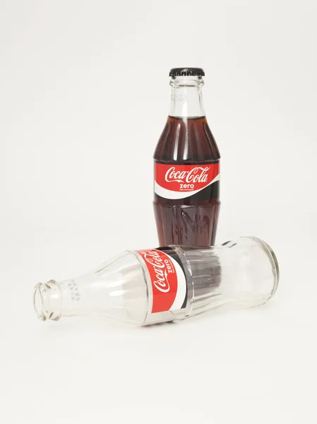 Garrafas de vidro Coca-Cola Zero . — Fotografia de Stock