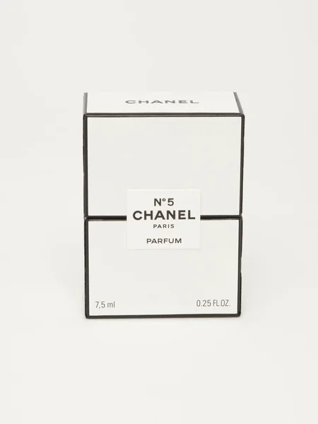 #Frasco de perfume 5 Chanel. Paris. França — Fotografia de Stock